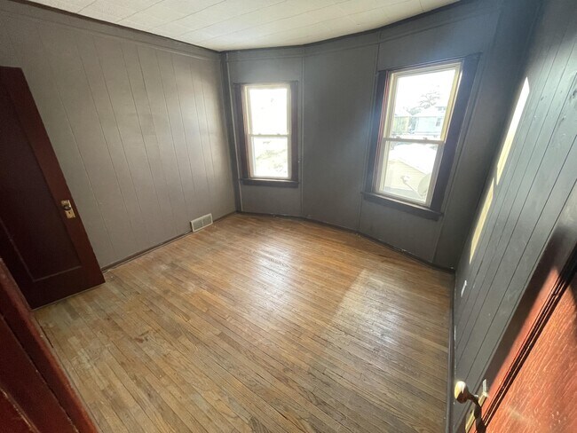 Building Photo - 418 Colvin Ave