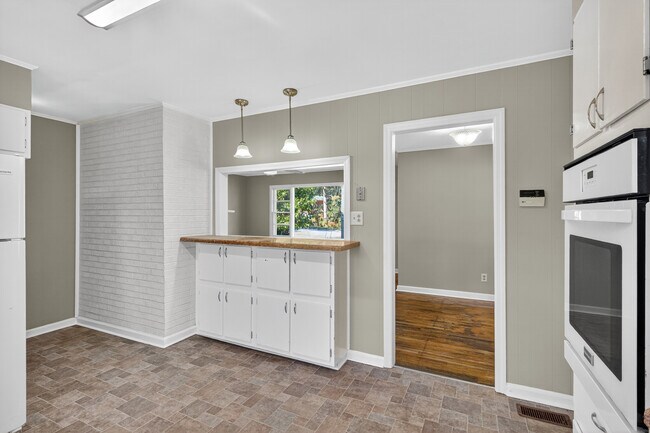 Building Photo - 1311 Beaufort St