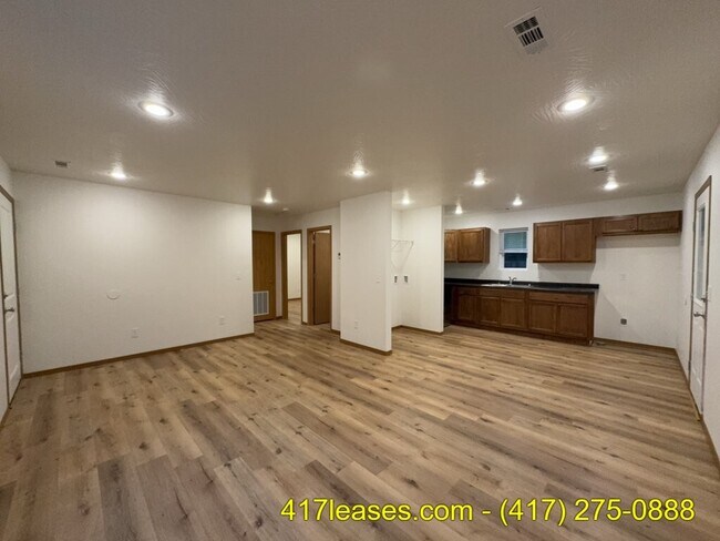 Building Photo - 2618 N Pierce Ave