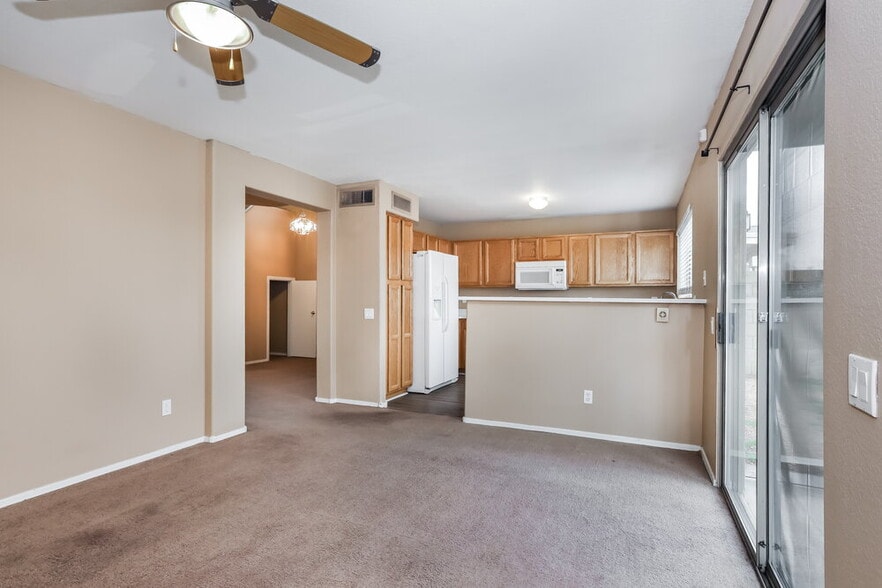 Building Photo - 250 W Juniper Ave