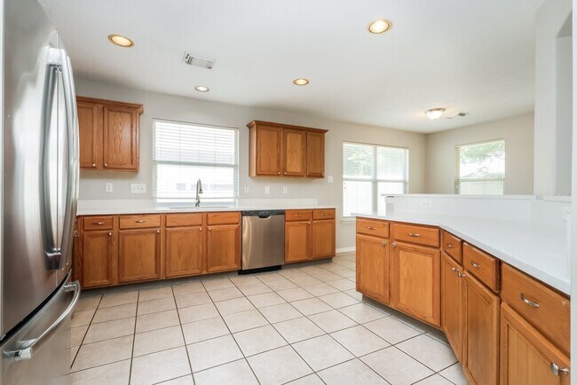 Building Photo - 30 Shimmer Pond Pl
