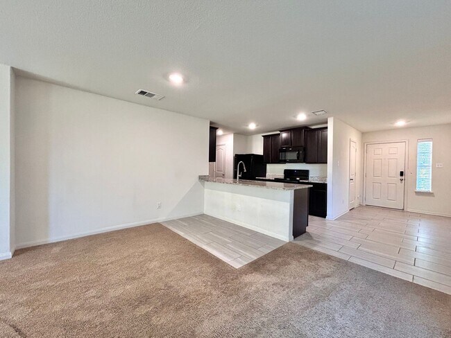 Building Photo - Comfortable 3 Bed / 2 Bath Home with Washer & Dryer and 2-Car Garage