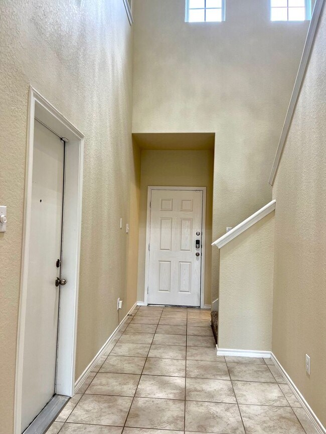 Building Photo - *Move-In Special* Spacious 4 Bedroom/Loft Area ~ Convenient to JBSA Randolph AFB or JBSA Lackland...