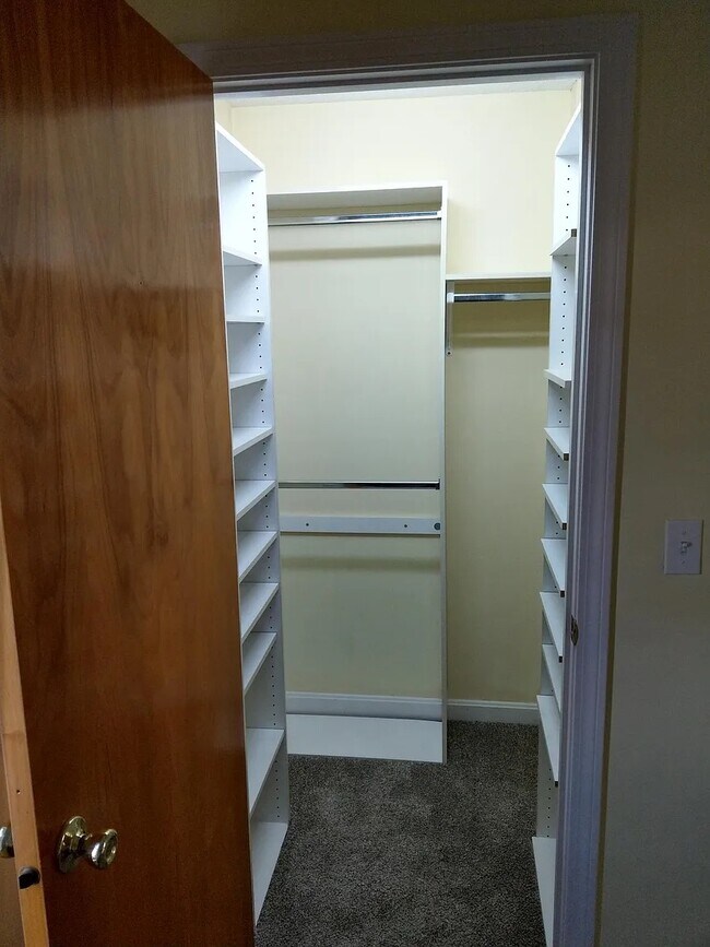 Building Photo - 14 Wellstone Dr