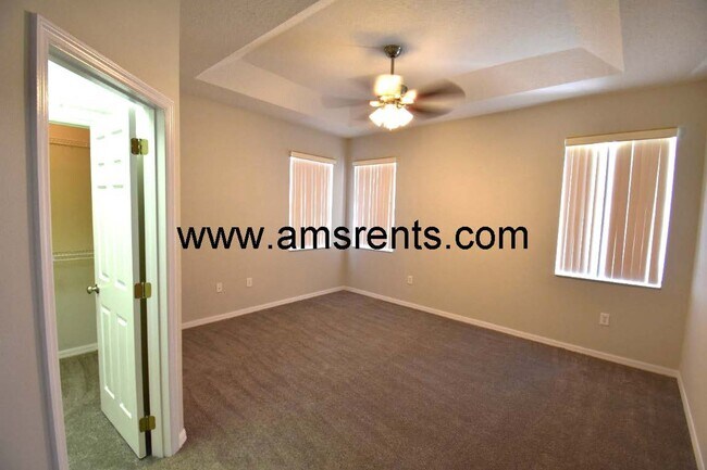 Building Photo - Spacious Pool Home in Davenport