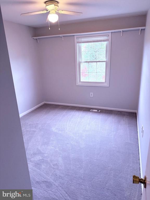 Building Photo - 8625 Point of Woods Dr