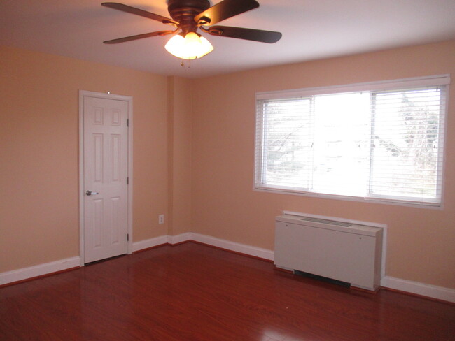 Building Photo - Beautiful 1 Bedroom Condo in Hyattsville!