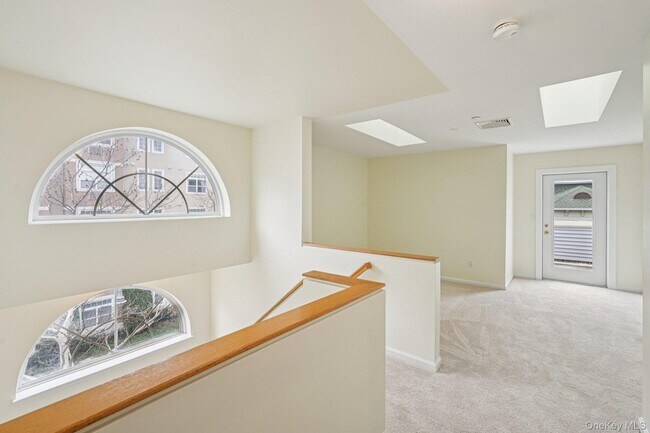 Building Photo - 2 Leeward Dr