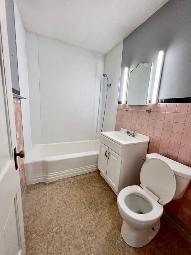 Building Photo - Great 3 Bedroom Near Aggieville & KSU! Pre Leasing for 2026-2027 School Year!