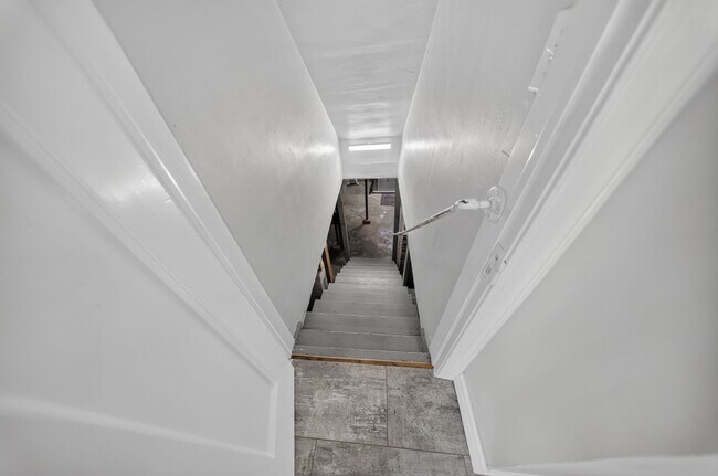 Building Photo - 1028 E 33rd Pl