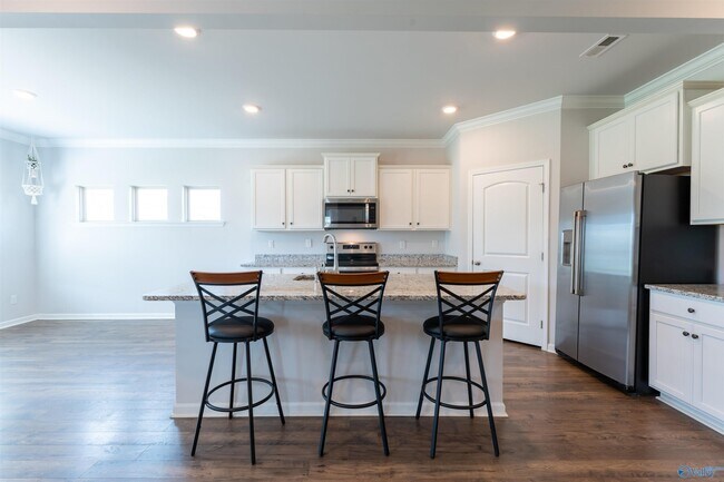 Building Photo - 22654 Regent Dr