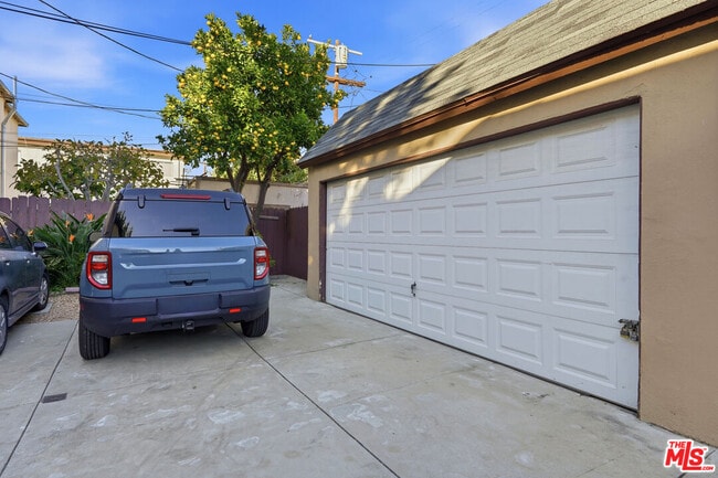 Building Photo - 1440 S Sherbourne Dr