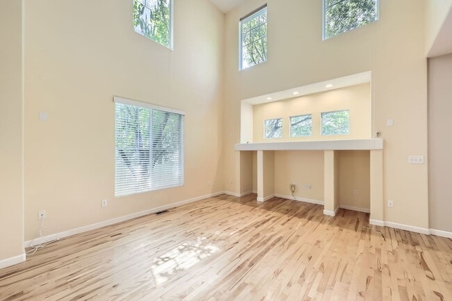 Building Photo - 4809 Lucca Dr