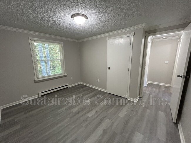 Building Photo - 270 Sunderland Rd
