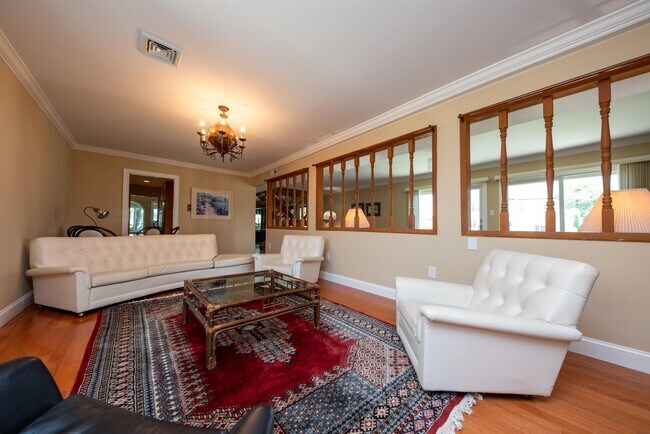Building Photo - 3201 Bayland Dr