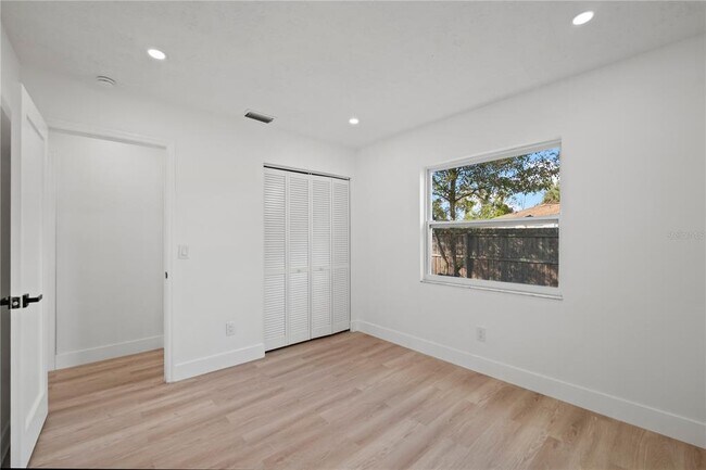 Building Photo - 3206 Las Brisas Dr