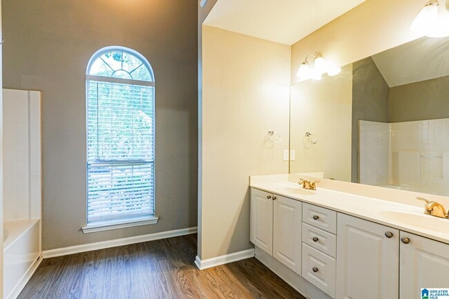 Building Photo - 255 Forest Lakes Dr