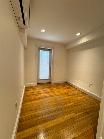 Building Photo - 85 E Brookline St