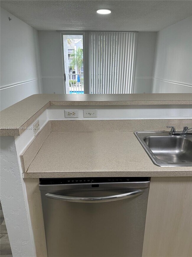 Building Photo - 620 SW 111th Ave