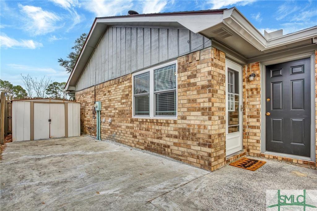 Building Photo - 250 Garden Cir