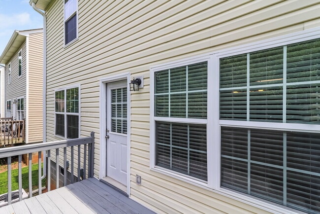 Building Photo - 81 Middlebrook Dr