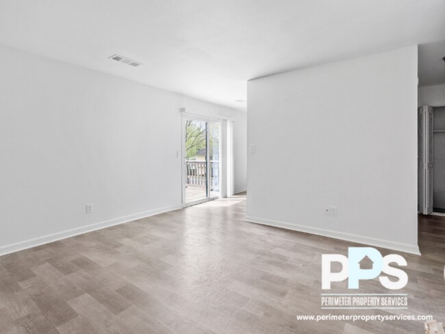 Building Photo - 1510-1512-1514 Pine Log Road
