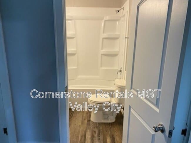 Building Photo - 208 5th Ave SW