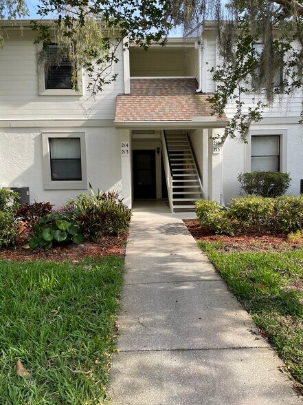 Main entrance path - 214 Meadow Ln