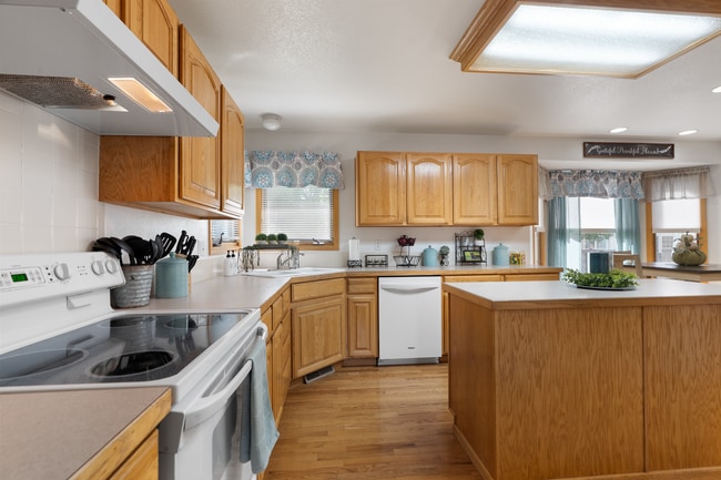Building Photo - Beautiful 4 Bedroom House with Office