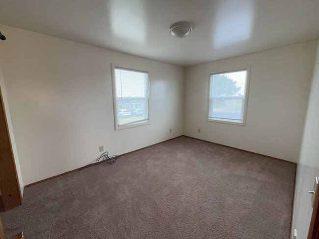 Building Photo - Charming Coastal Living 2 Bed, 1 Bath with...