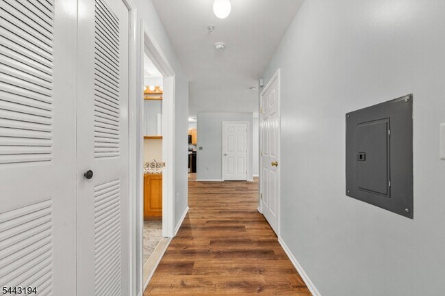 Building Photo - 230 Vasser Dr