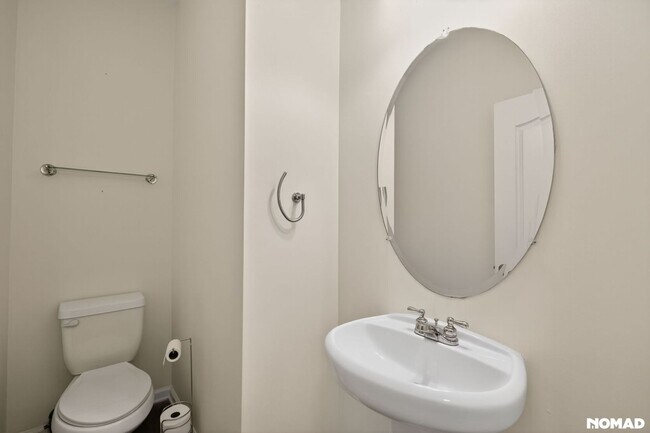 Building Photo - 235 River Green Ave