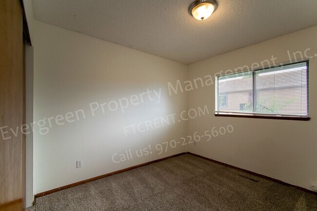 Building Photo - 704 Ponderosa Dr
