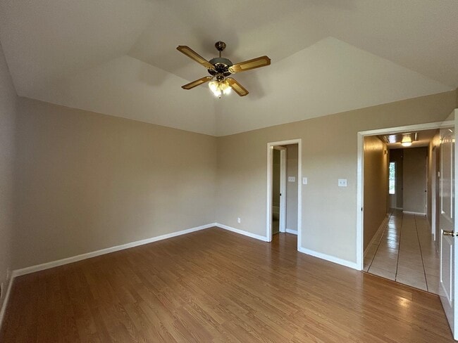 Building Photo - 8623 Oakridge Loop