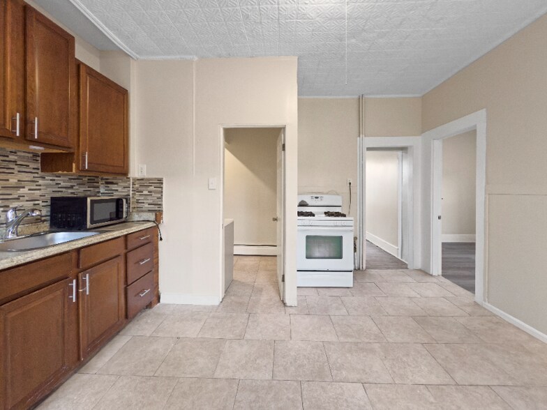 Building Photo - 120 Myrtle St