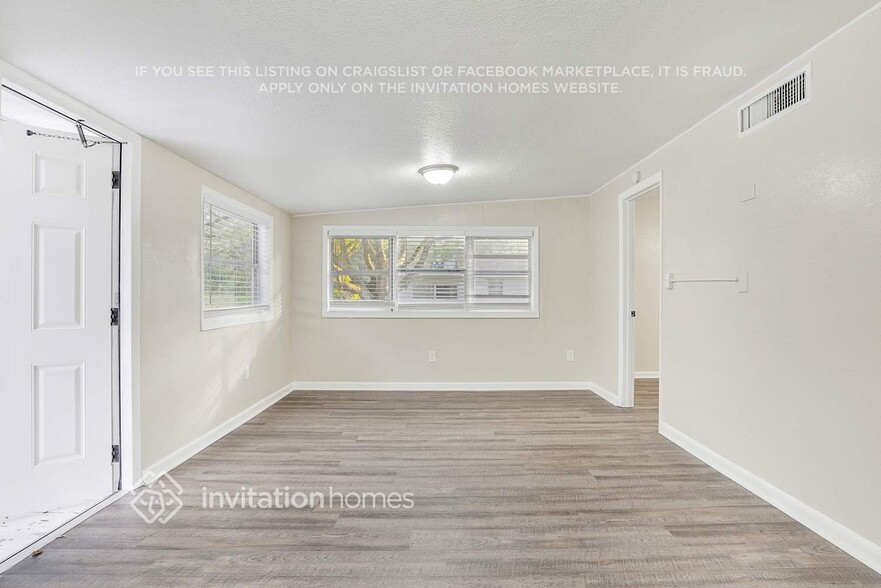 Building Photo - 1317 S Mellonville Ave
