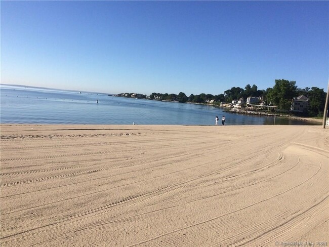 Building Photo - 90 Iroquois Rd