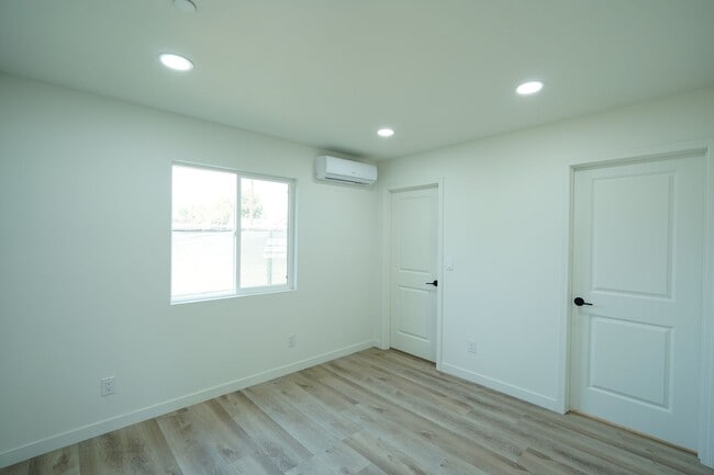 Building Photo - 4805 Charlotte Way