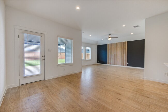 Building Photo - 29910 Ousel Falls Ln