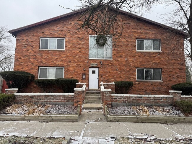 Building Photo - 15800 Hubbell Ave