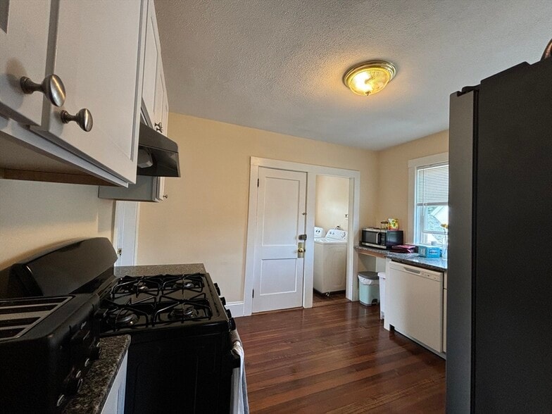 Building Photo - 109 Birch St