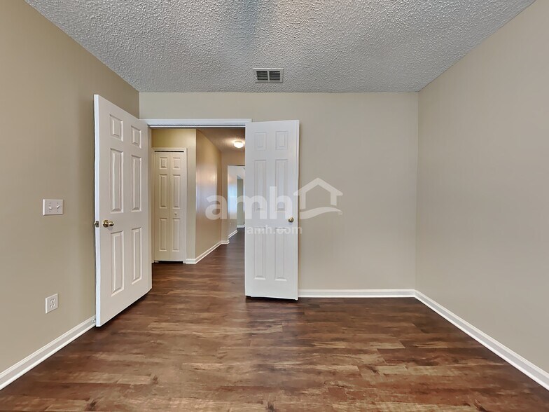 Building Photo - 13958 Devan Lee Dr N