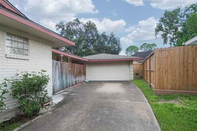 Building Photo - 5215 Cheena Dr