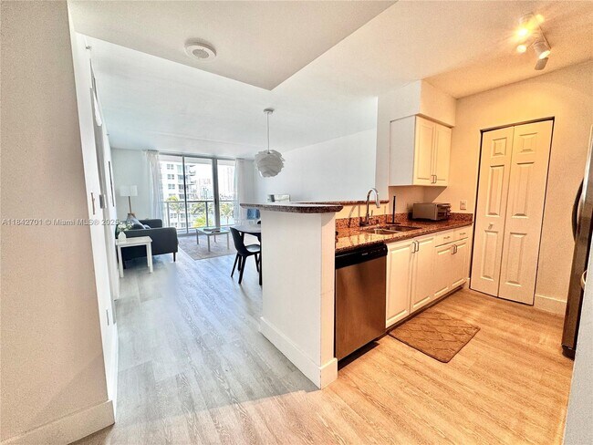 Primary Photo - 1155 Brickell Bay Dr