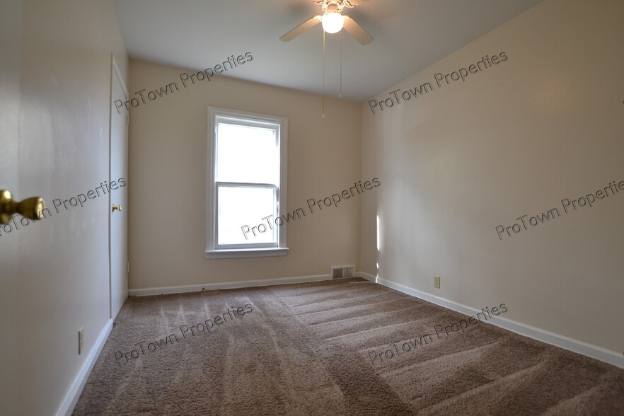 Building Photo - 10 5th Ave