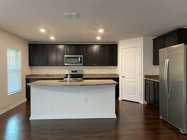 Building Photo - 1116 Brenton Leaf Dr