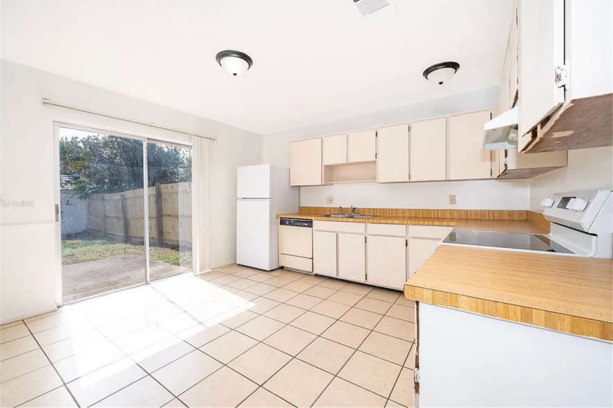 Building Photo - 8026 Woodduck Dr