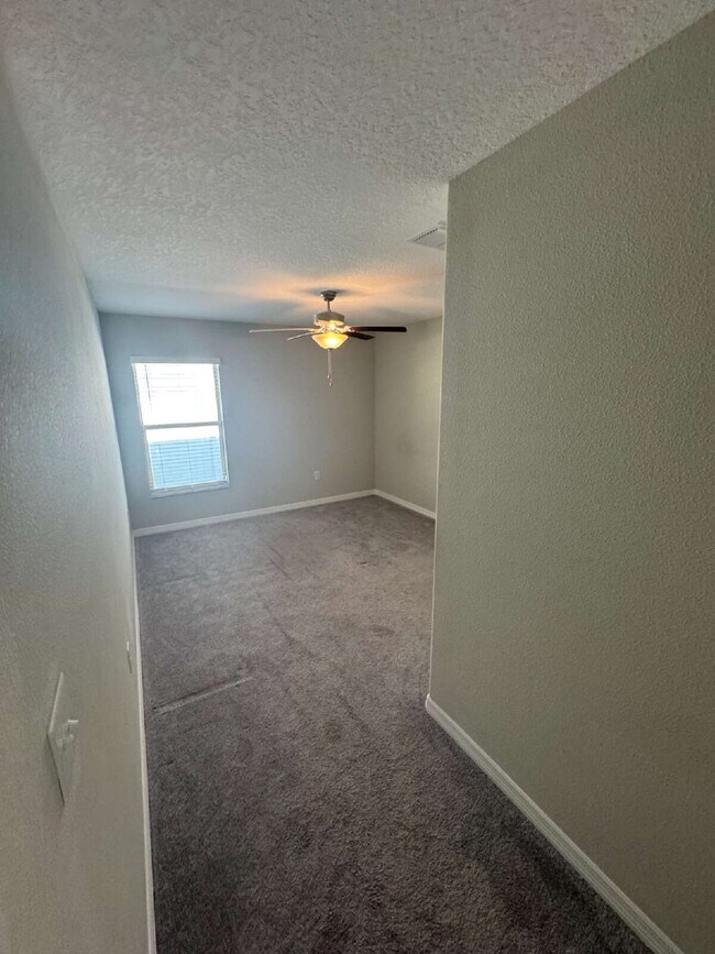 Building Photo - "Spacious 4-Bed Oasis with 2.5 Baths on Ra...