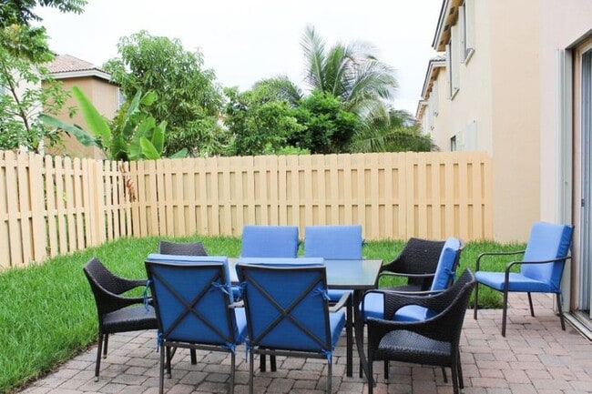 Building Photo - 4434 Lake Lucerne Cir