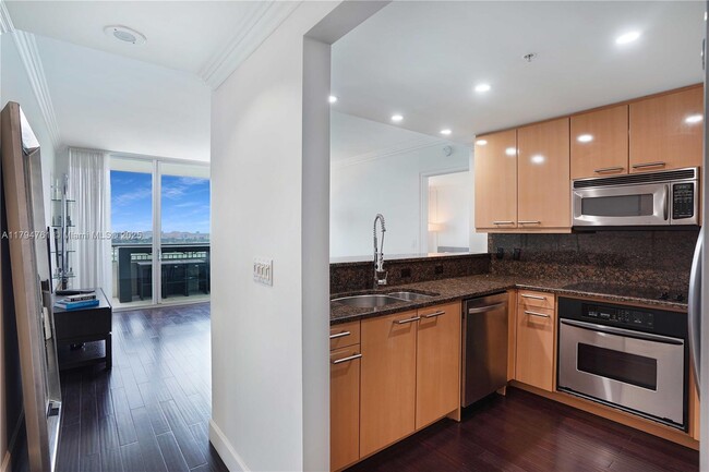 Building Photo - 3350 SW 27th Ave